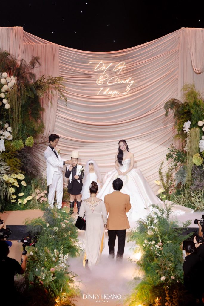 "The newly formed family: Đạt G, Cindy Lư, and her two daughters smiling together"