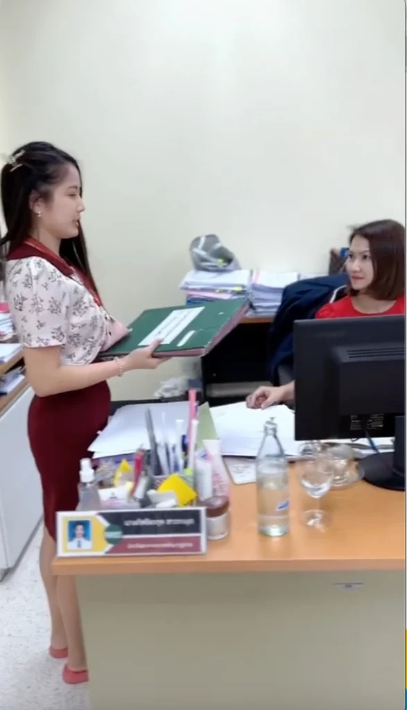 A delicious-looking gourmet cheeseburger from the burger joint now run by the Thai lottery winner and her husband. 