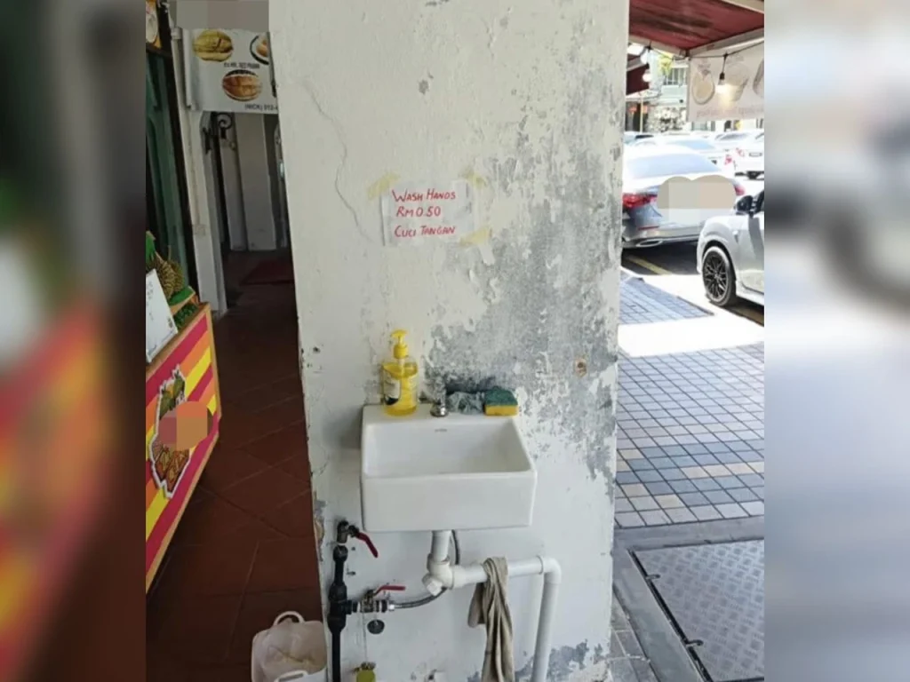 "Screenshots of funny and angry Facebook comments from Malaysian netizens about restaurant charging 50 sen to wash hands"