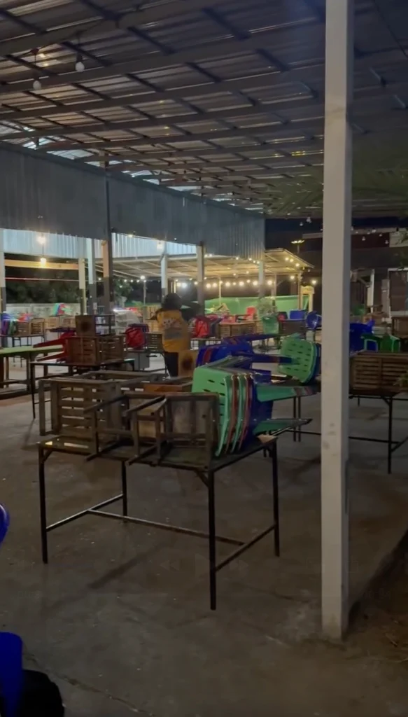 Viral TikTok scene of Mookata customers laughing at the dishwashing prank