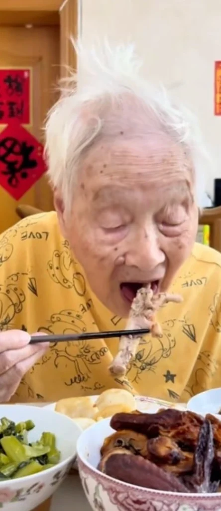 100-year-old viral grandmother Zhong Wenyu drinking bubble tea in Shanghai